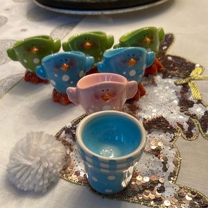 4 chicks, 1 plant pot egg holder all perfect. Cute cute cute. Pink not available